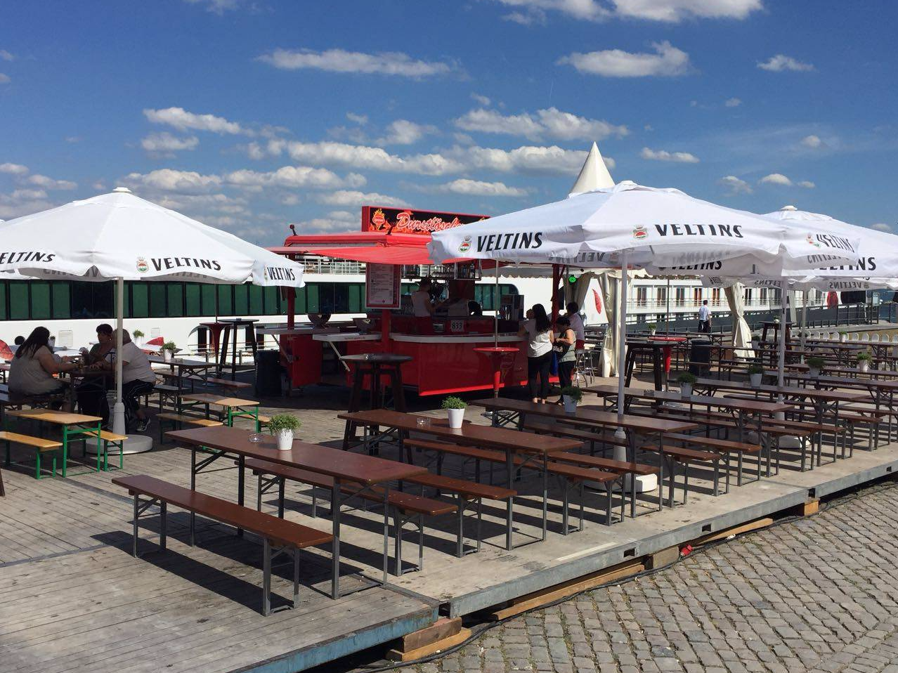 Biergarten auf der Mainzer Johannisnacht 2